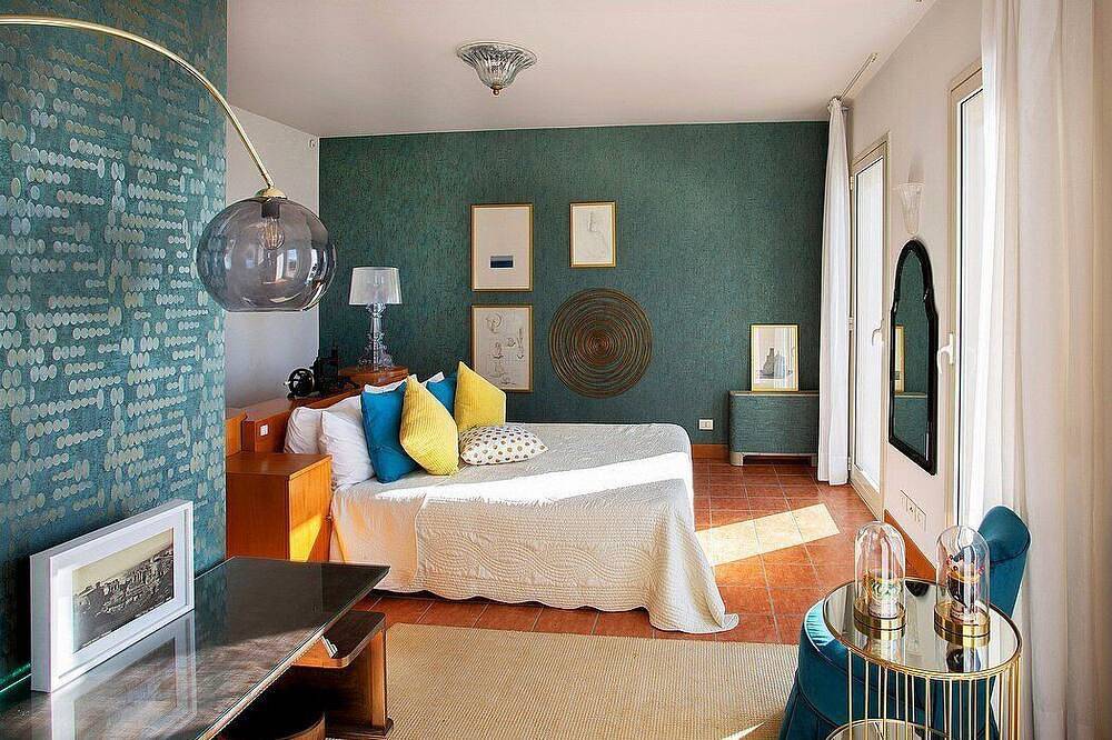 Villa Doride: An elegant and welcoming three-story residence which faces the sun and the sea, with Free Wi-Fi. in Taormina, Province de Messina