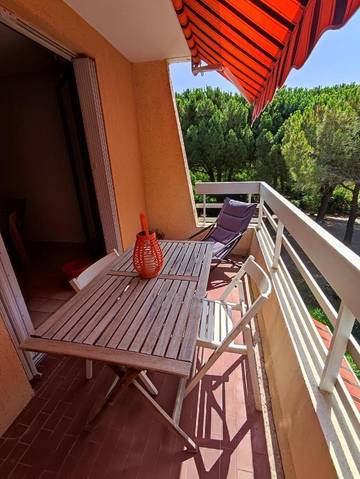Gîte pour 2 personnes, avec piscine ainsi que vue et terrasse, animaux acceptés dans Base Nature François Léotard
