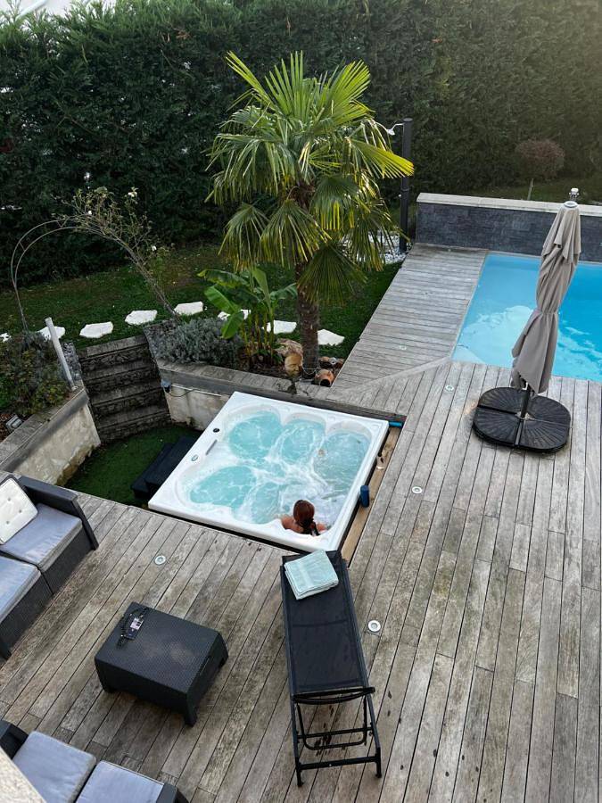 Gîte pour 3 personnes, avec jardin et piscine ainsi que vue sur le lac et vue à Aurec-sur-Loire - 3