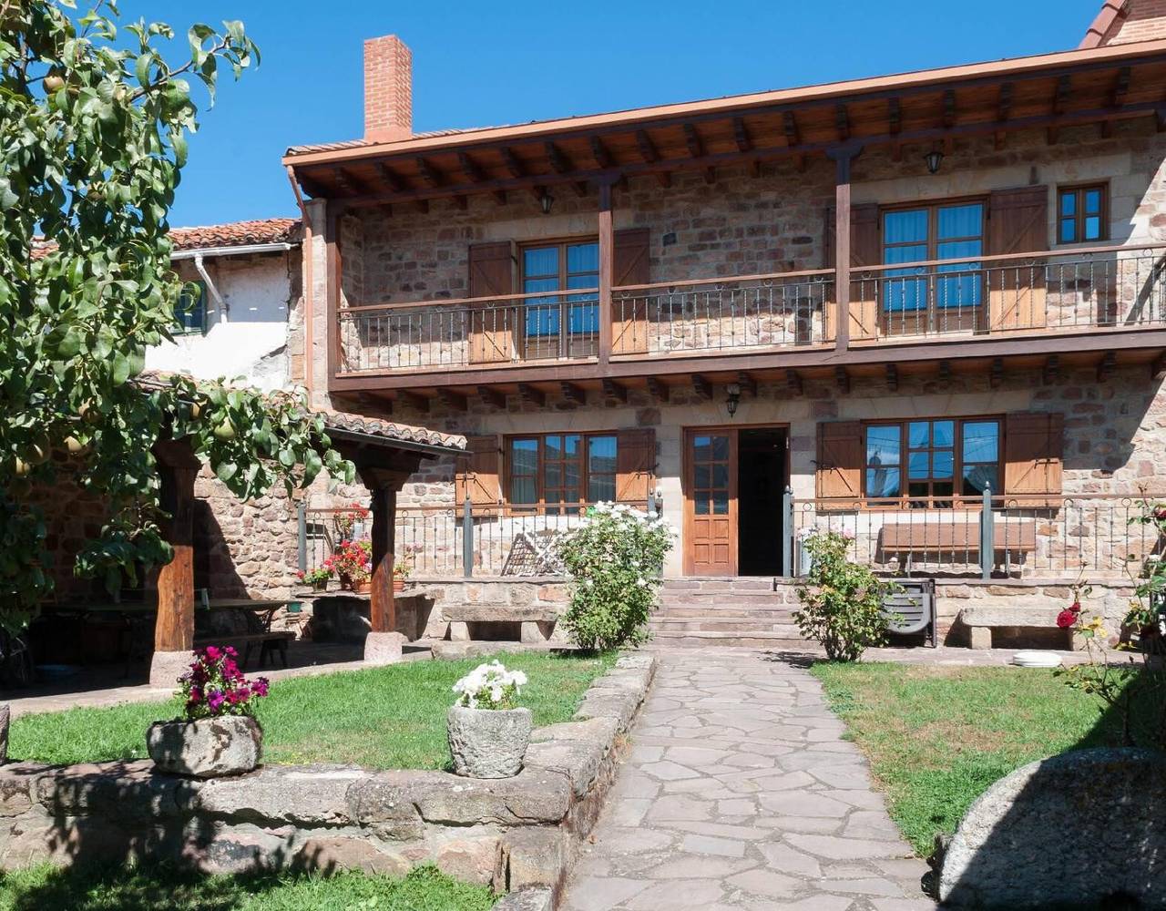 Maison de campagne "Vielba" avec vue sur les montagnes, terrasse privée et Wi-Fi in Barruelo de Santullán, Chaîne Cantabrique