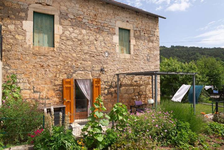 Gîte pour 4 personnes, avec jardin dans les Gorges du Tarn