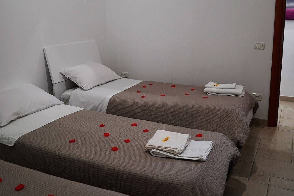 Entire apartment, Deluxe apartment with balcony overlooking the rock in Matera, Piana del Metaponto