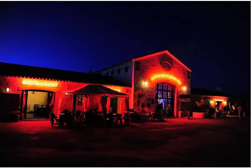 Mobil home 5 pièces 8/10 personnes in Givrand, Vallée de la Loire