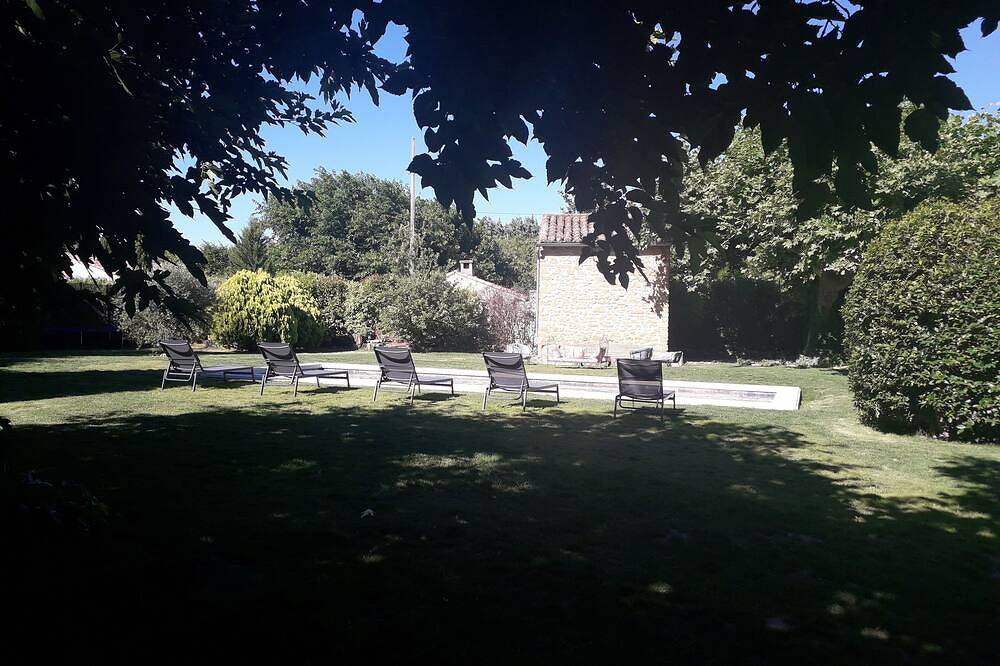 Ideal for Avignon festival Magnificent Mas with swimming pool and jacuzzi in Althen-des-Paluds, Vaucluse