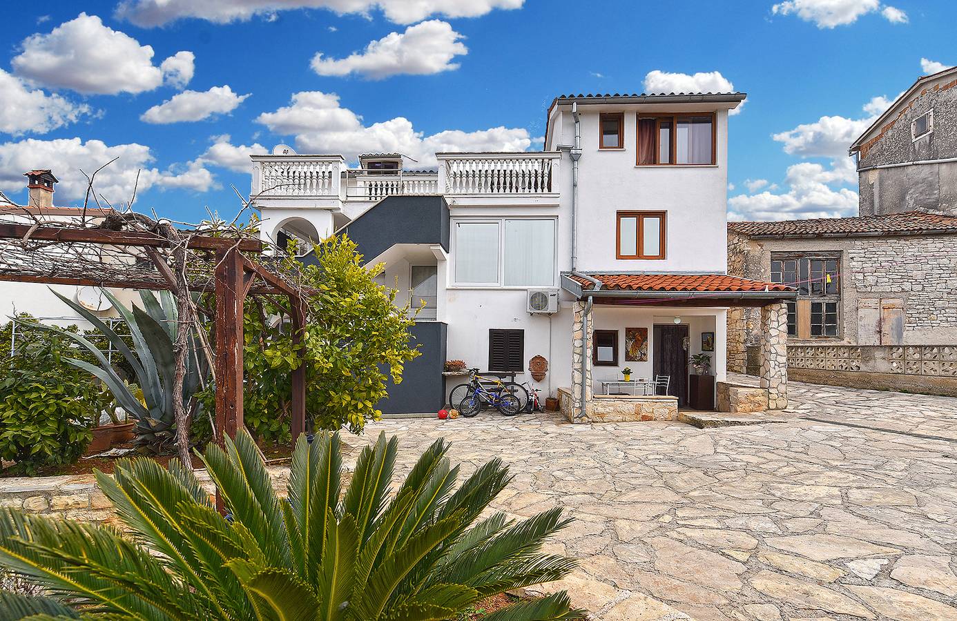 Ferienhaus für 5 Personen mit Terrasse in Stinjan, Pula