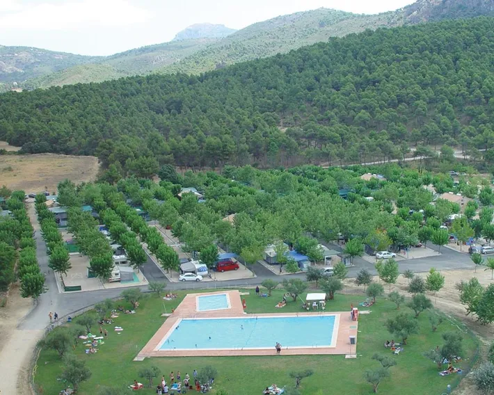 Camping pour 5 personnes, avec piscine ainsi que vue et jardin, animaux acceptés - 1