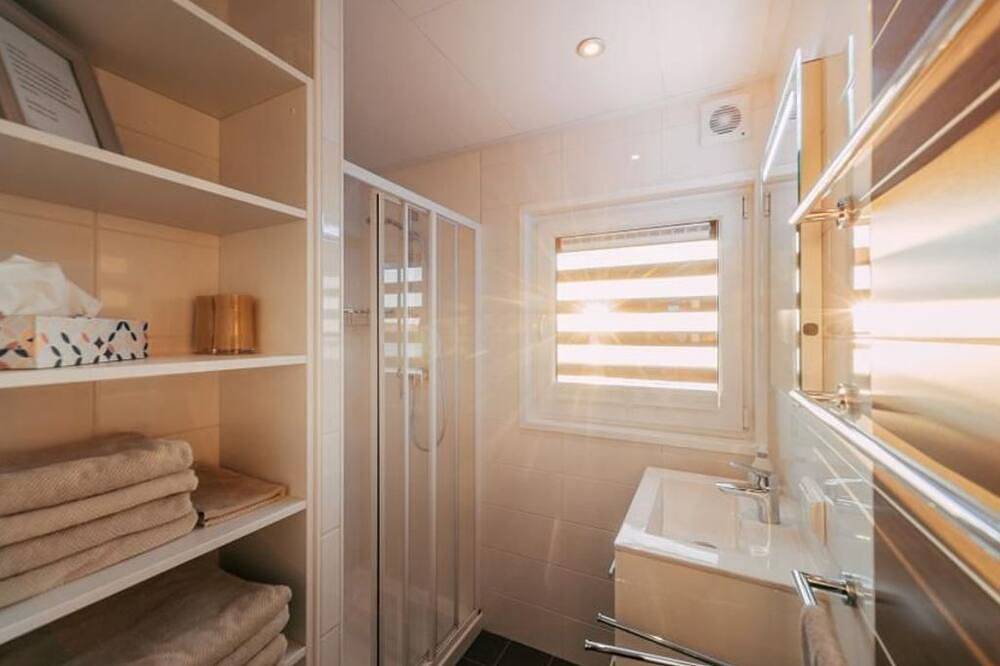 9. Schwimmendes Ferienhaus Dolcevita auf Liegeplatz 10 - Schwimmende in Laasow, Vetschau