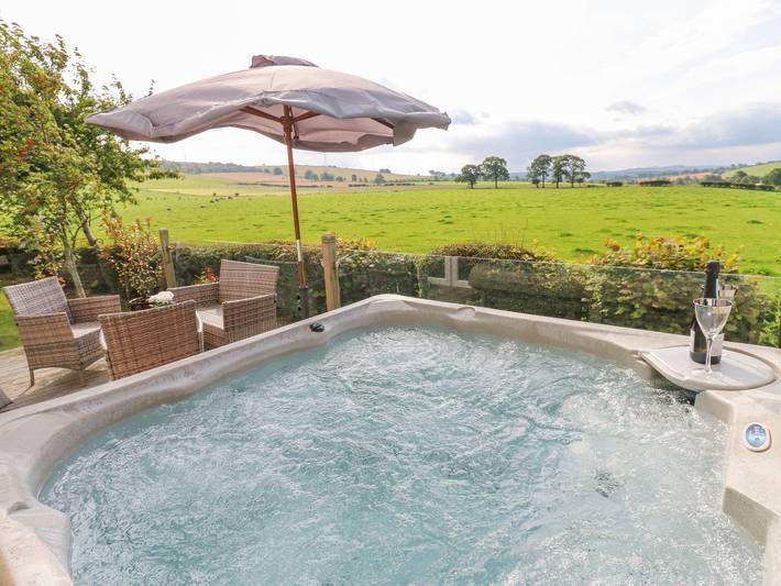 Lodge for 4 people, with hot tub in Cumbria