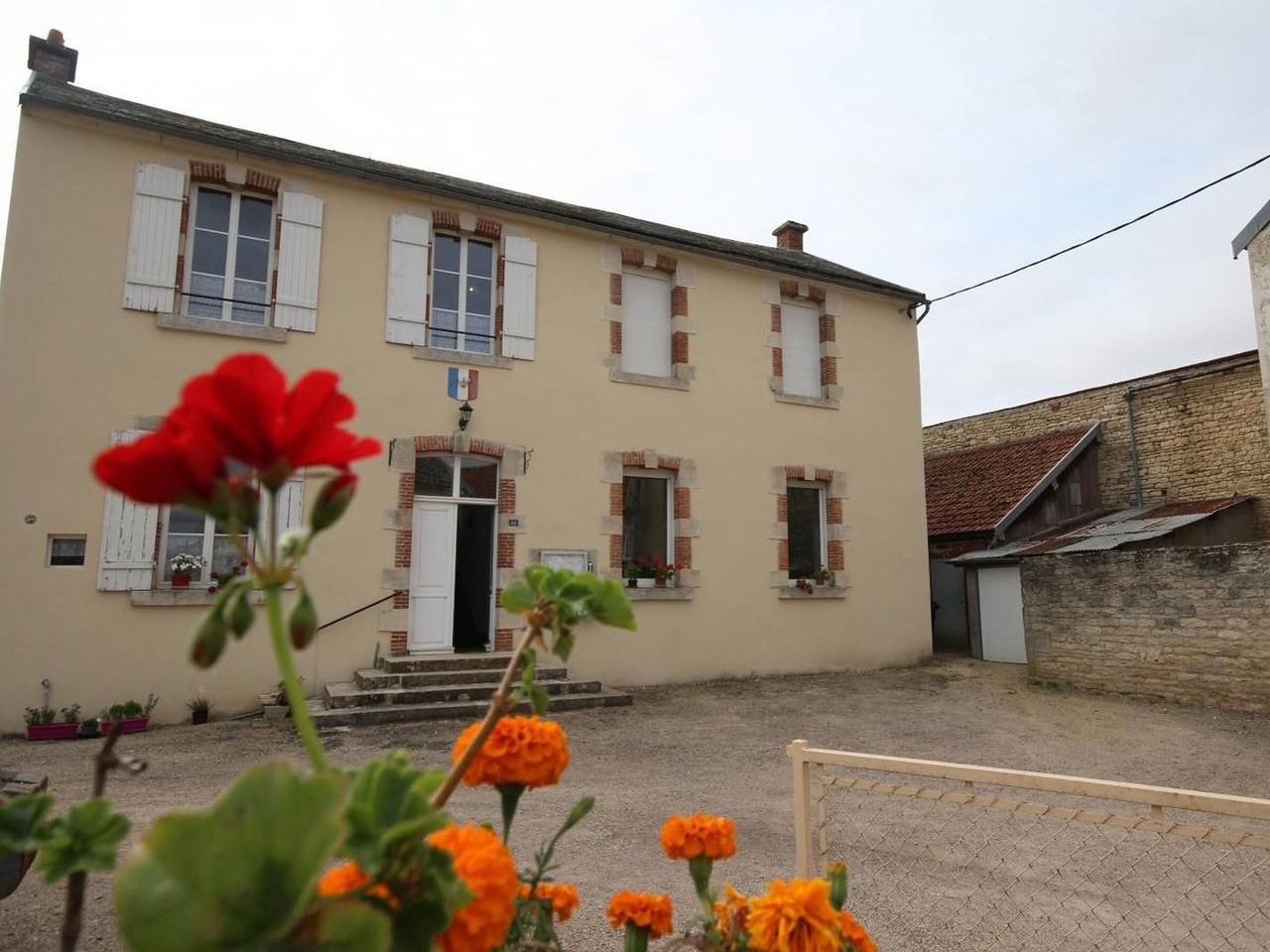 Geräumige Wohnung mit Hof und Parkplatz in Marcenay in Marcenay, Montbard und Umgebung