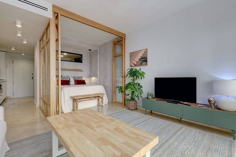 Entire apartment, Ale Maison sotogrande port and beachfront private terrace sea view in Sotogrande, San Roque