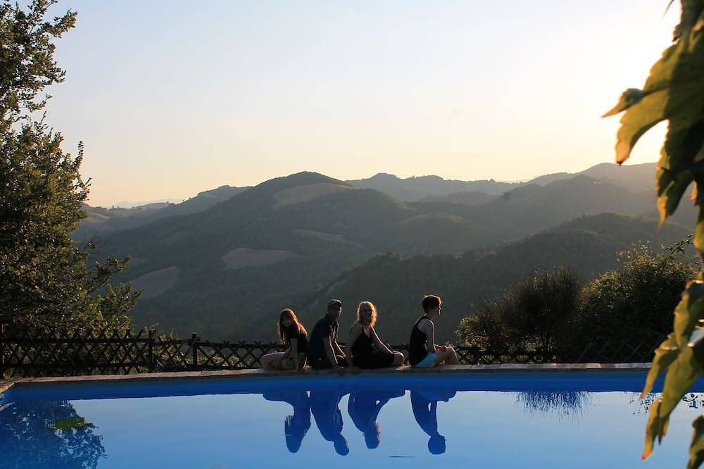 Ganze Wohnung, In the farmhouse romantic flat for 2 persons. Panoramic view! in Urbino, Pesaro-Urbino