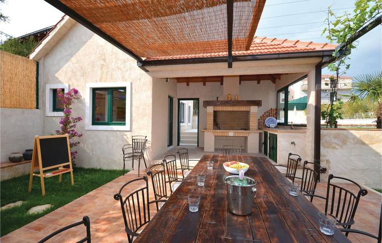 Appartement moderne de 2 chambres avec piscine près de la plage de Strobec in Split-Dalmatie