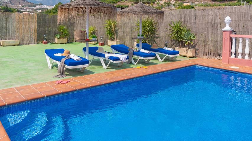 Villa voor 4 personen, with Balkon/Terras and Whirlpool as well as Zwembad in Torrox Costa
