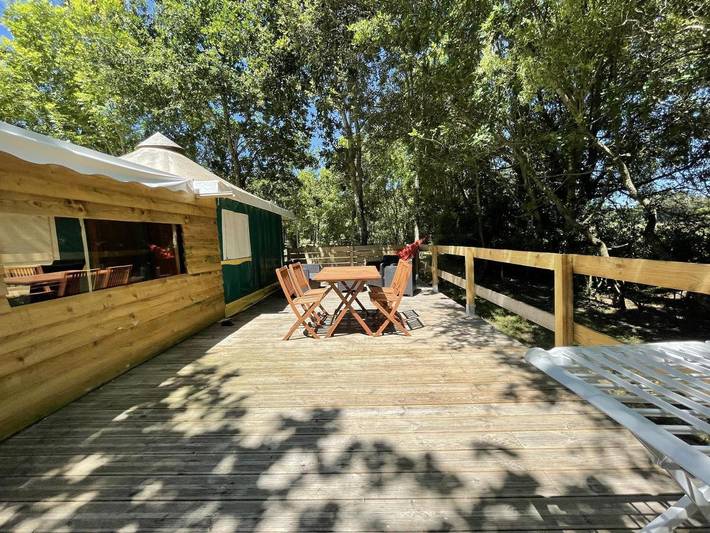 Camping pour 5 personnes, avec terrasse et jardin, animaux acceptés