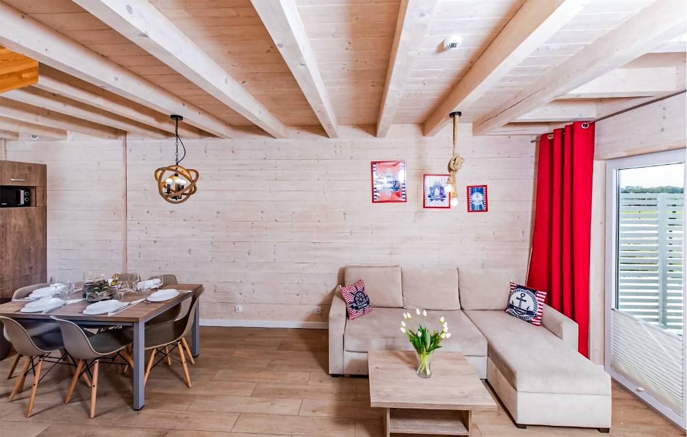 Ferienhaus für 8 Personen mit Pool in Sarbinowo, Powiat Koszaliński