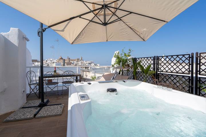 Ferienhaus für 4 Personen, mit Balkon und Whirlpool