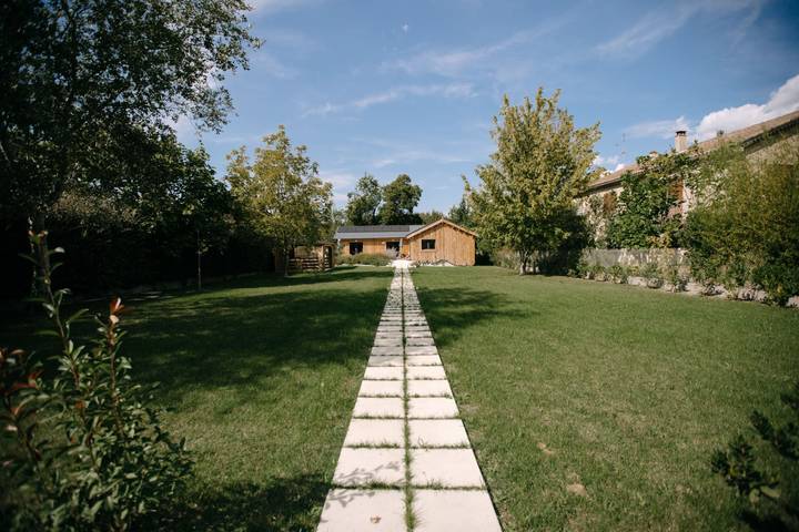 Charmant ecolodge avec accès privatif a la rivière in Le Thor, Vaucluse