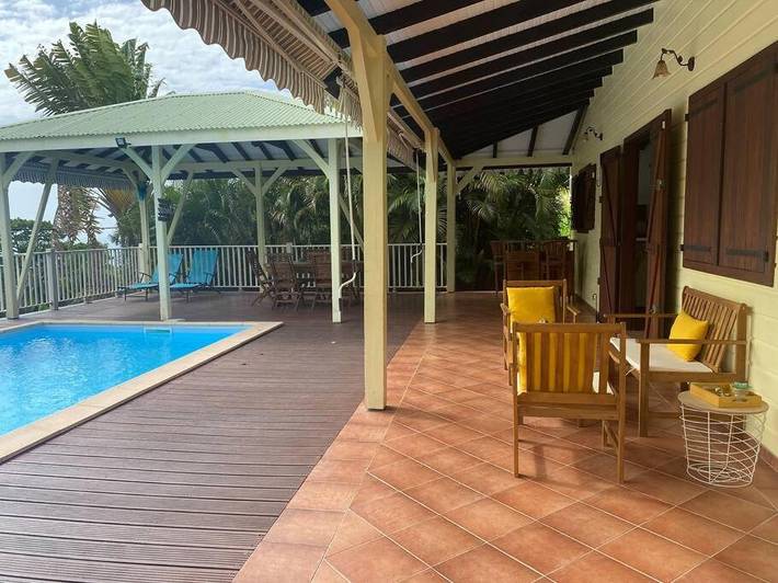 Location de vacances pour 4 personnes, avec piscine et vue ainsi que jardin et terrasse à Le Carbet - 3