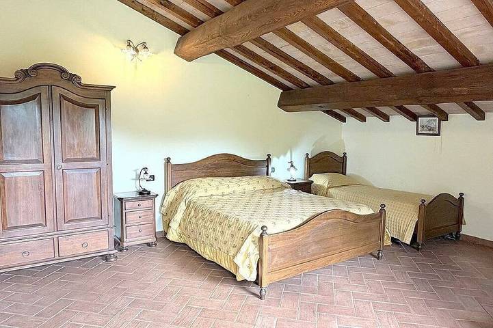 Casa Fronda B: A graceful apartment that is part of an ancient country house situated at a short distance from the shores of Lake Piediluco, with Free Wi-Fi. in Terni, Valnerina