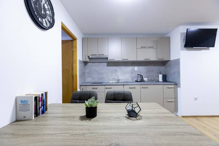 Ganze Wohnung, 1-Zimmer-Ferienwohnung mit Terrasse Darda, Baranja A-21982-a in Osijek-Baranja