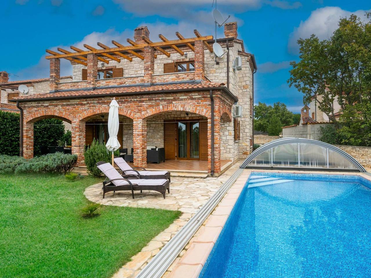 Villa Wish mit beheiztem Pool in Jursici, Svetvinčenat