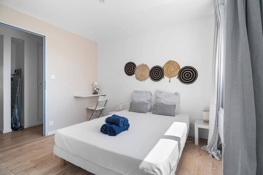 Apartamento entero, The Terra-Cota at 10\" Station-port-beach 3 quiet private bedrooms with Wifi in Tolón, Region de Toulon
