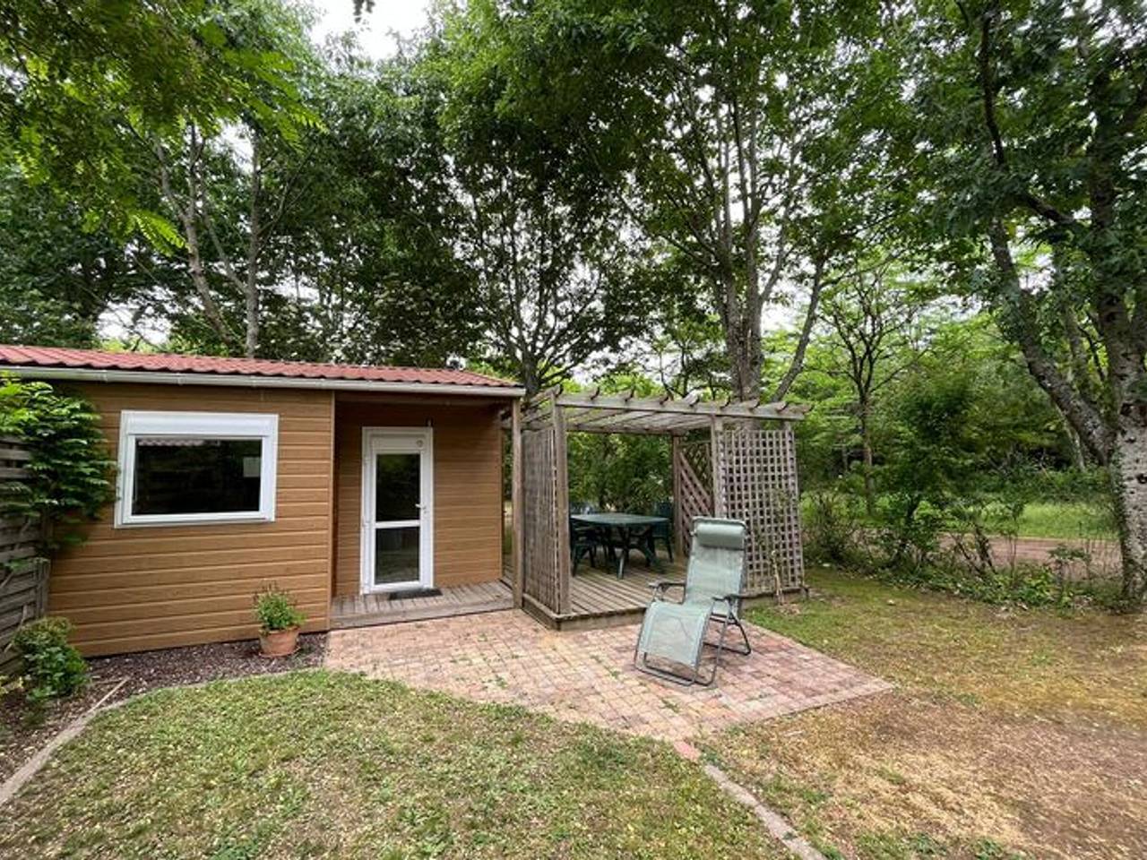 Acogedor chalet con terraza para 2 en Tessoualle in La Tessoualle, Región de Cholet