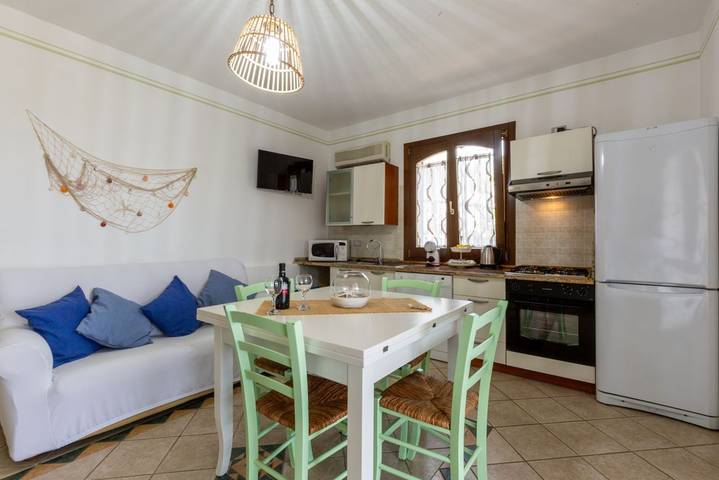 Casa vacanza per 5 persone, con giardino e piscina in Santa Margherita di Pula