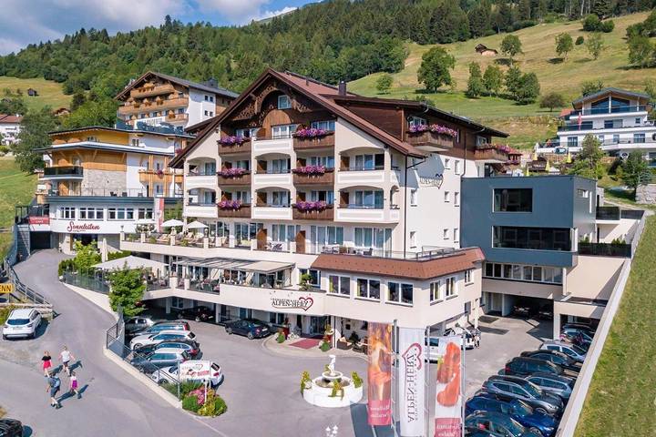 Hotel voor 4 personen, with whirlpool and sauna as well as tuin and zwembad in Ladis