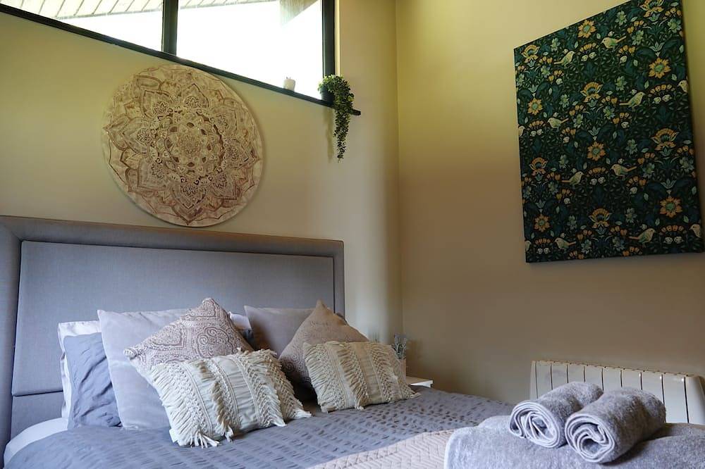 Boutique, 3 bedroom lodge in the heart of Northumberland with private hot tub in Northumberland National Park