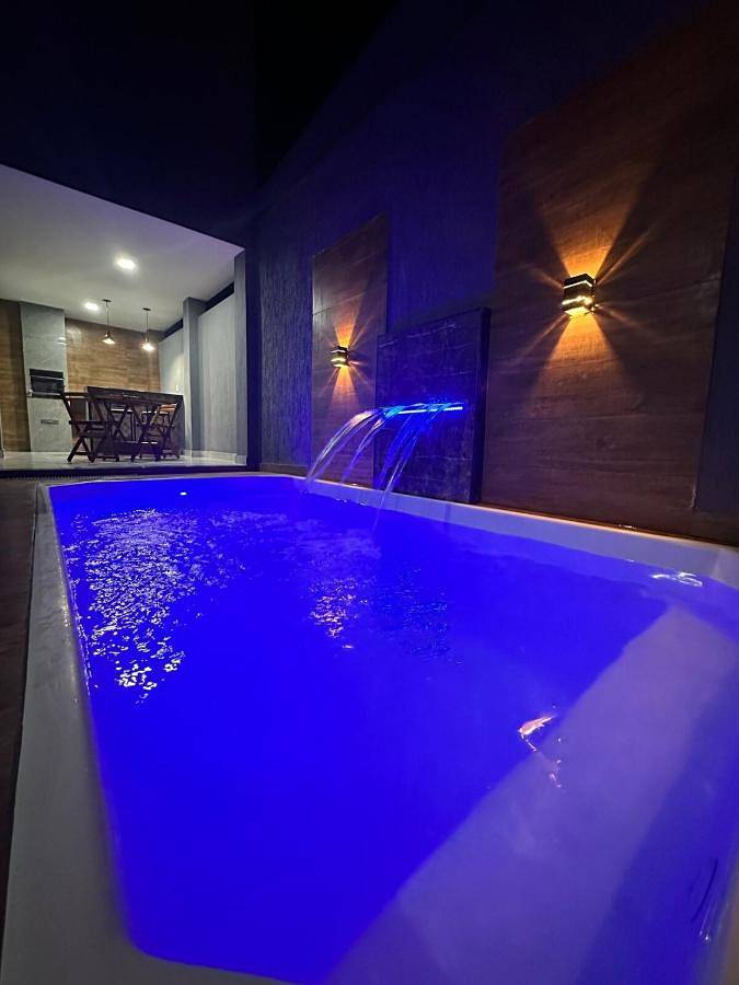 Casas e apartamentos de temporada para 9 pessoas, com piscina e balcão em São João da Barra