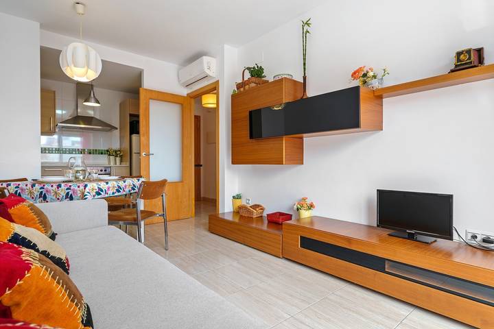 Ganze Wohnung, Ferienwohnung 'Home' mit Balkon, Wlan und Klimaanlage in La Cava, Deltebre