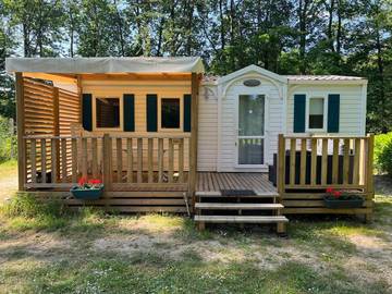 Camping pour 6 personnes, avec terrasse et vue ainsi que jardin et piscine dans Essonne