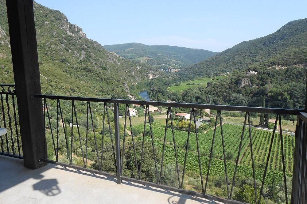 Village House With Beautiful View Of The Valley, Hiking Trail, Gorge in Vieussan, Béziers und Umgebung