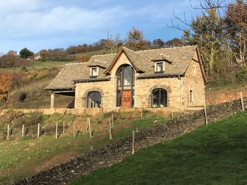 Gîte pour 5 personnes, avec jacuzzi et jardin ainsi que terrasse et piscine dans l' Aveyron