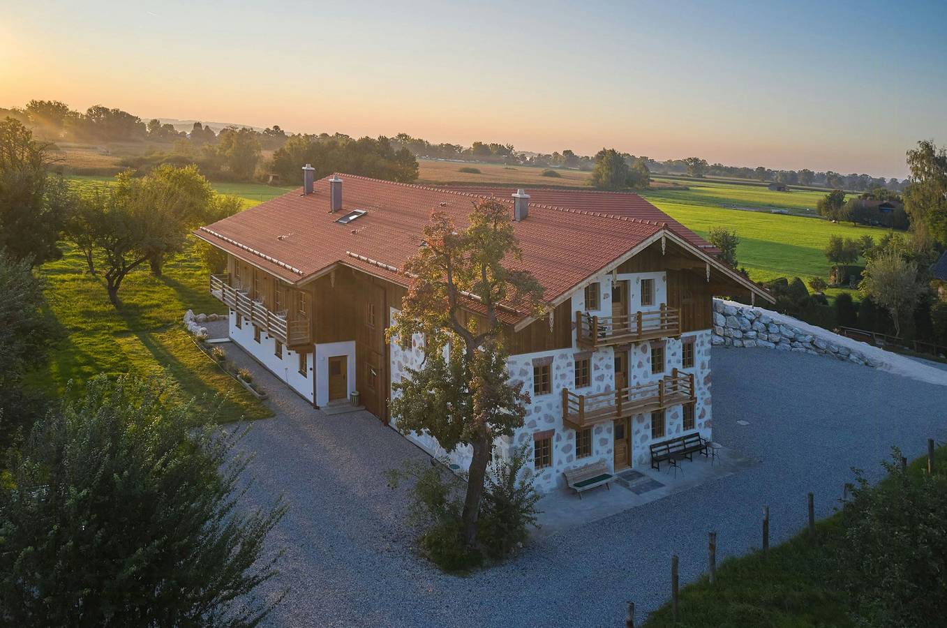 Ganze Wohnung, Wohnen zwischen Streuobstwiesen am Chiemsee in Übersee, Chiemsee