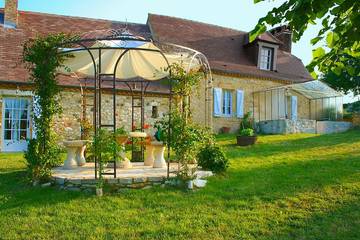 Location de vacances pour 6 personnes, avec piscine ainsi que jardin et jacuzzi, animaux acceptés à Simeyrols