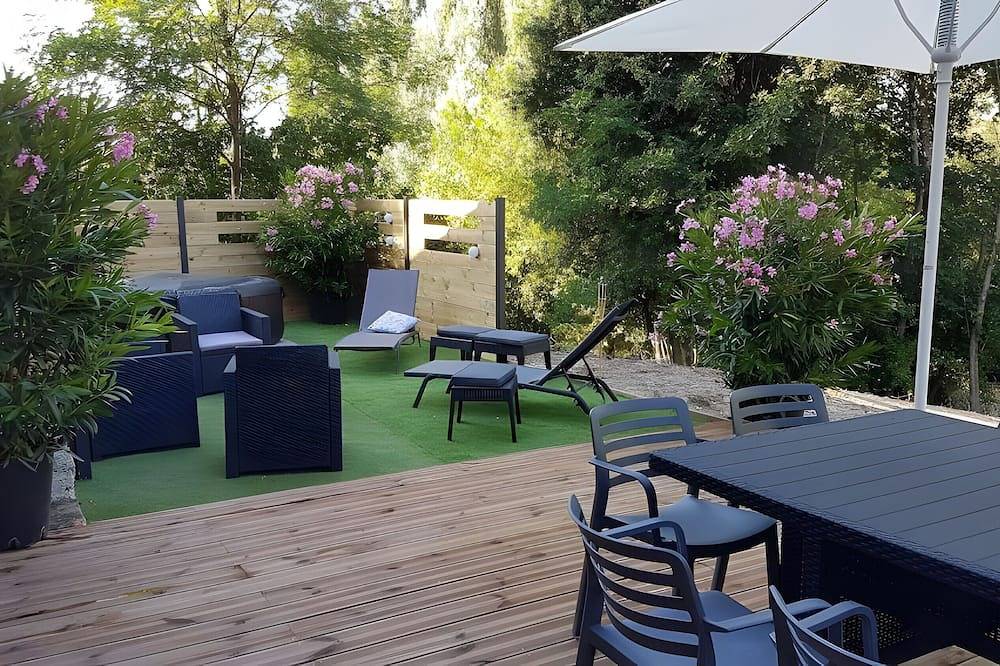 Holiday Home 'House with Pool and Whirlpool' with Private Pool, Private Terrace and Wi-Fi in Revel, Haut-Languedoc Regional Nature Park