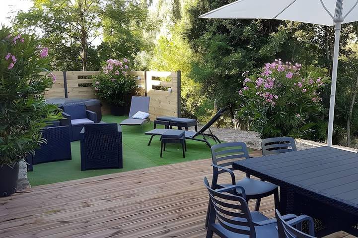 Holiday home for 12 people, with terrace and garden as well as hot tub, with pets - 1