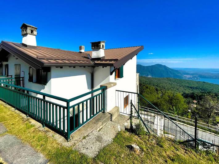 Gîte pour 6 personnes, avec vue sur le lac ainsi que vue et balcon dans Premeno - 2