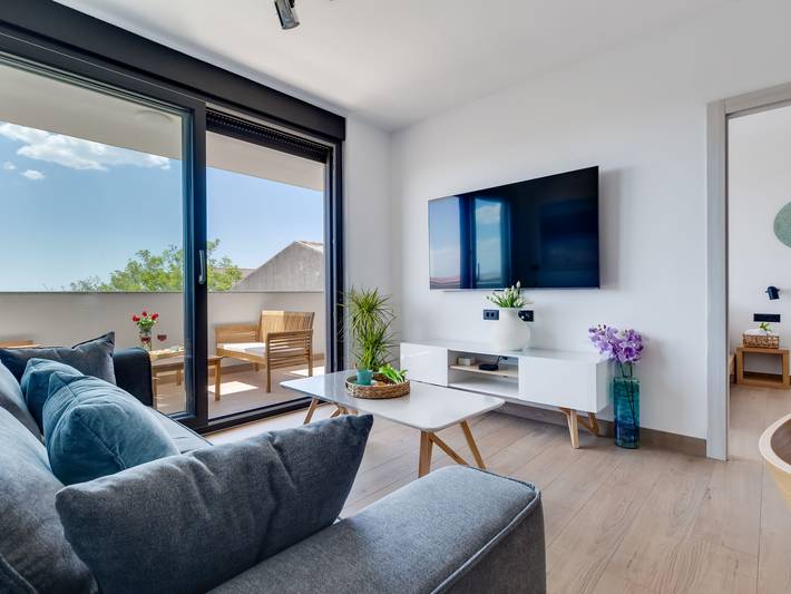 Ferienwohnung für 4 Personen, mit Terrasse und Kinderpool auf Pag