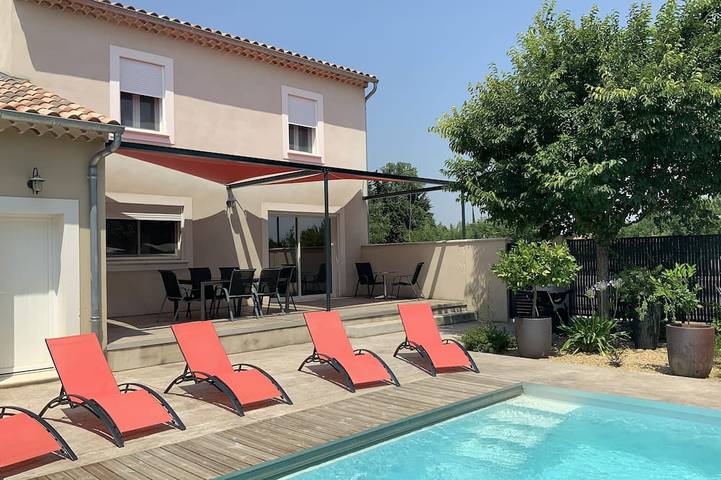 Villa pour 8 personnes, avec Terrasse et Jardin