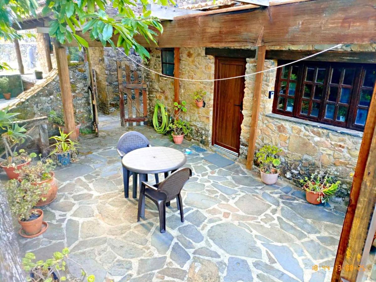 Refúgio Romântico- Casa de Xisto na Serra da Lousã in Serra da Lousã