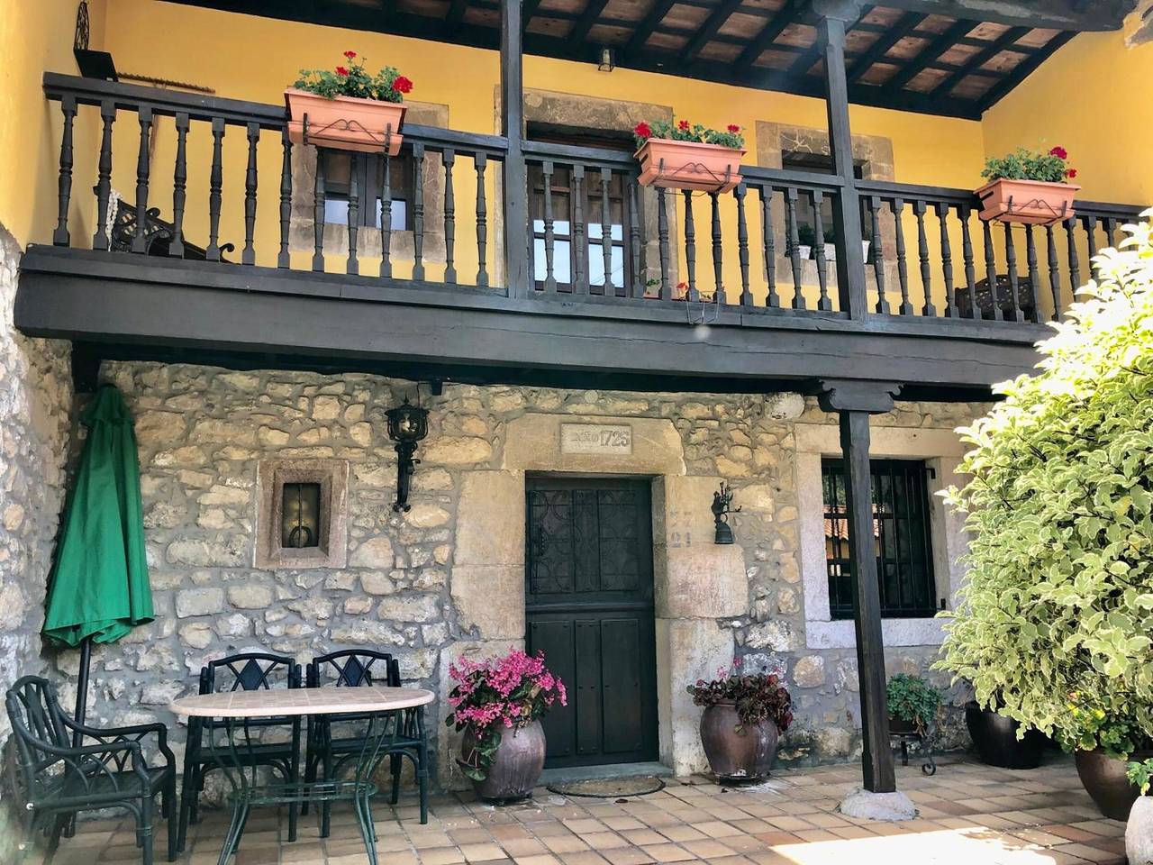 Ferienhaus 'Gran Pedroso De Llanes' mit Bergblick, privatem Garten und Wlan in Villahormes, Llanes