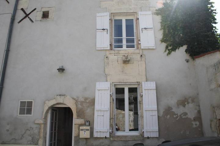 Location de vacances pour 8 personnes, avec vue et terrasse à Bourg-Charente - 2