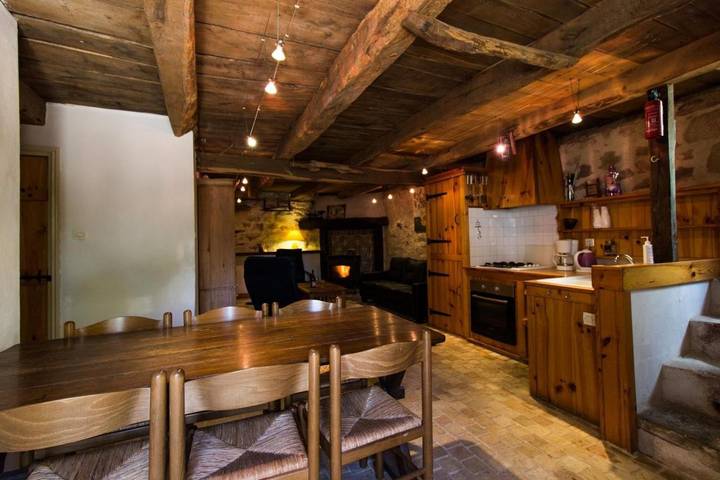 Location de vacances pour 5 personnes, avec terrasse et piscine ainsi que jardin et vue, animaux acceptés à Hautefage - 4