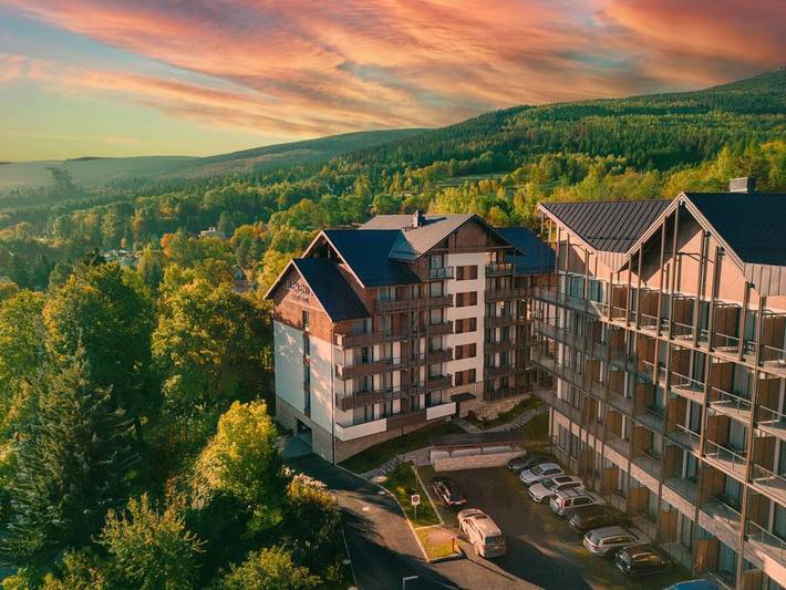 Apartament wakacyjny dla 2 osób, z basen i sauna oraz taras i jacuzzi, zwierzęta dozwolone w Świeradów-Zdrój