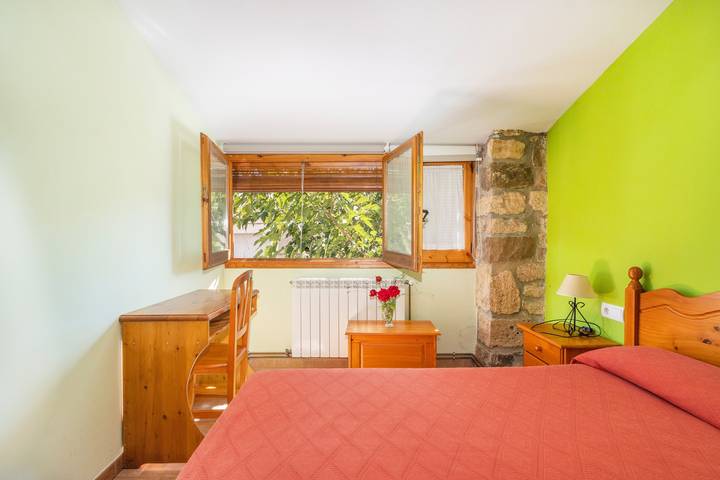 Room 'Habitació Triple' with Mountain View, Wi-Fi and Air Conditioning in Isona i Conca Dellà, Costers del Segre