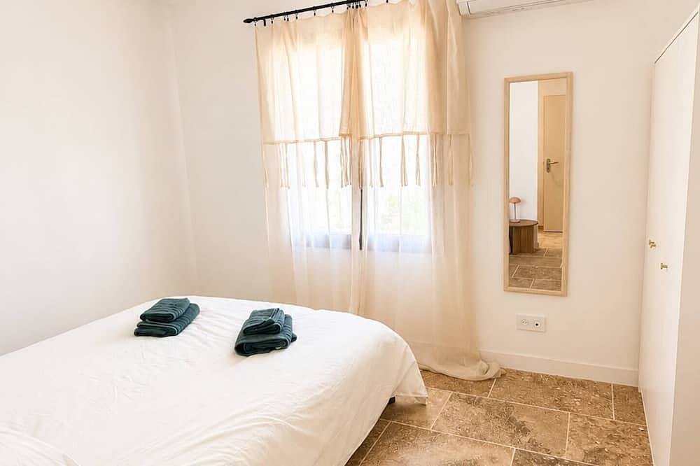 New villa with a private pool • 3 bedrooms with private bathrooms in Clarensac, Region de Nimes