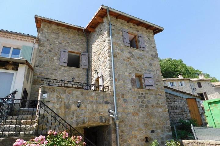 Location de vacances pour 12 personnes, avec Terrasse à Montpezat-sous-Bauzon